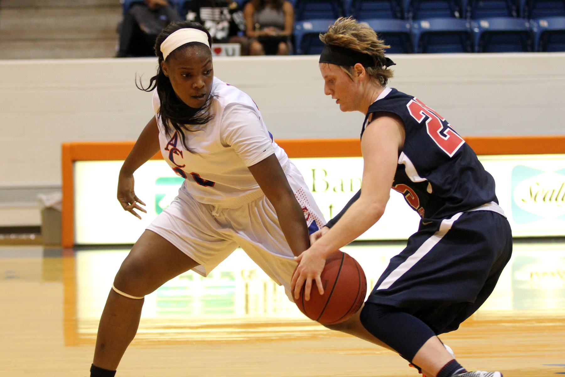 Lady Roadrunners Fall to Seminole State In Angelina Classic Opener