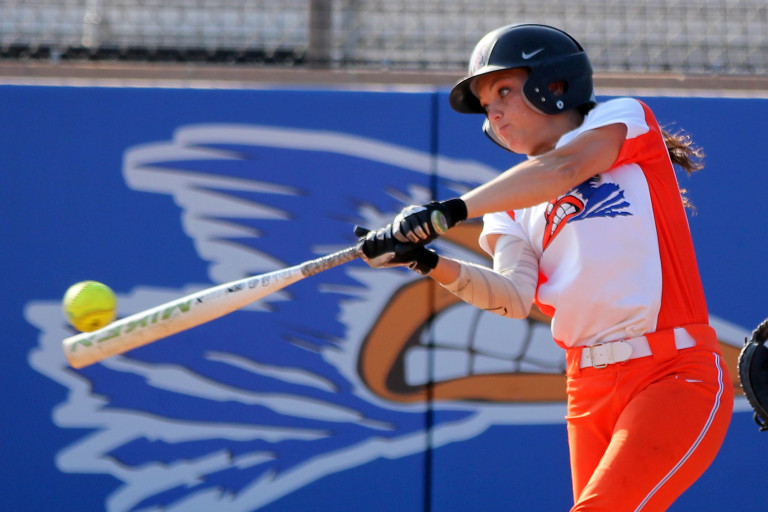 No. 10 Lady Roadrunners Split with Navarro