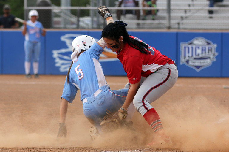 Lady Roadrunners Sweep NTCC at Home