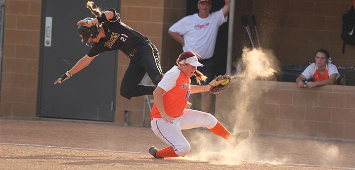 No. 12 Lady Roadrunners Split with No. 1 Tyler College