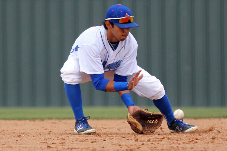 Roadrunners Top Panola in Series Opener
