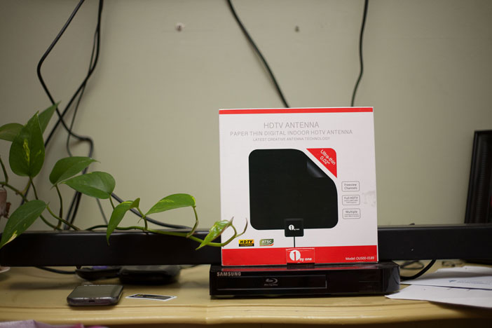 The TFCL team tries 1byOne HDTV Antenna