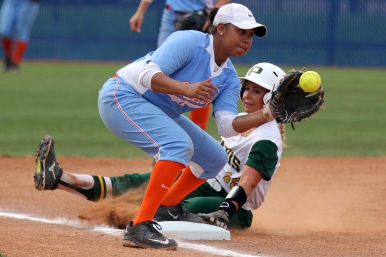 No. 12 Lady Roadrunners Fall to Paris in Tournament Second Round