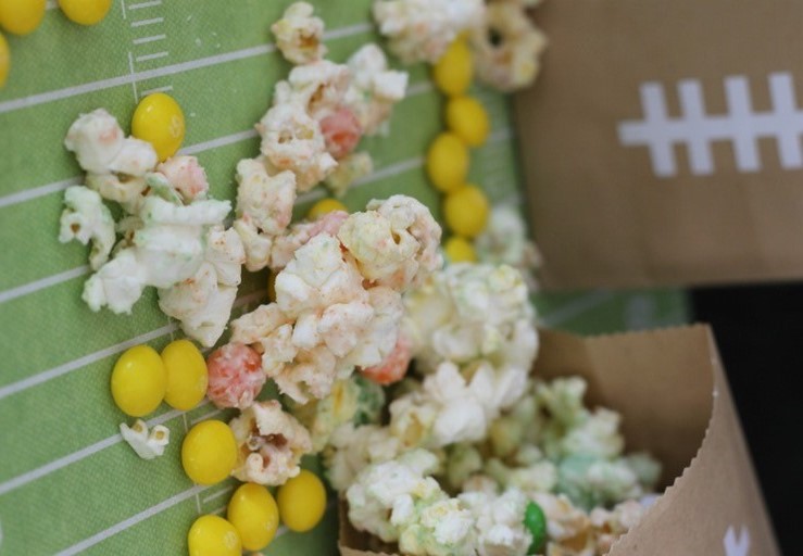 Ginger Snap Crafts: Skittles Popcorn