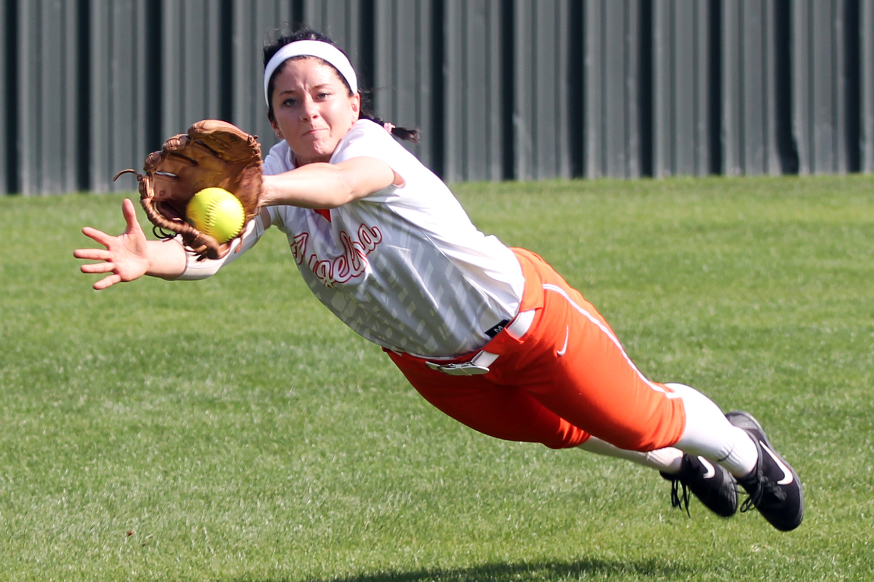 No. 21 Lady Roadrunners Walk Off in Nightcap Win