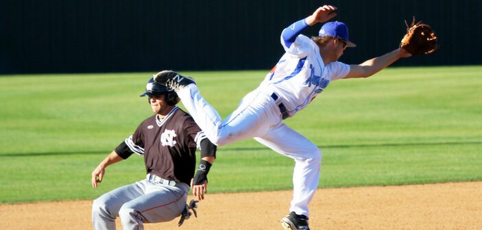 Navarro Edges Roadrunners in 12-Inning Conference Opener