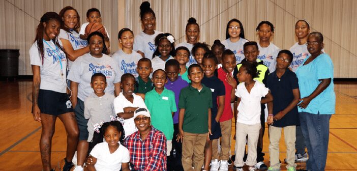 Lady Roadrunner Basketball Team Mentors Hope Center Students