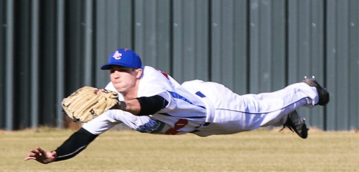 No. 6 McLennan Sweeps Roadrunners in AC Home Opener