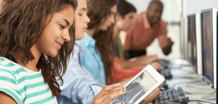 How New Technology is Helping Students and Teachers How New Technology is Helping Students and Teachers