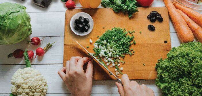 Smart, Healthful Snack Tips for People on the Move