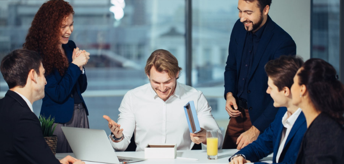 Choosing Holiday Gifts for Your Co-Workers