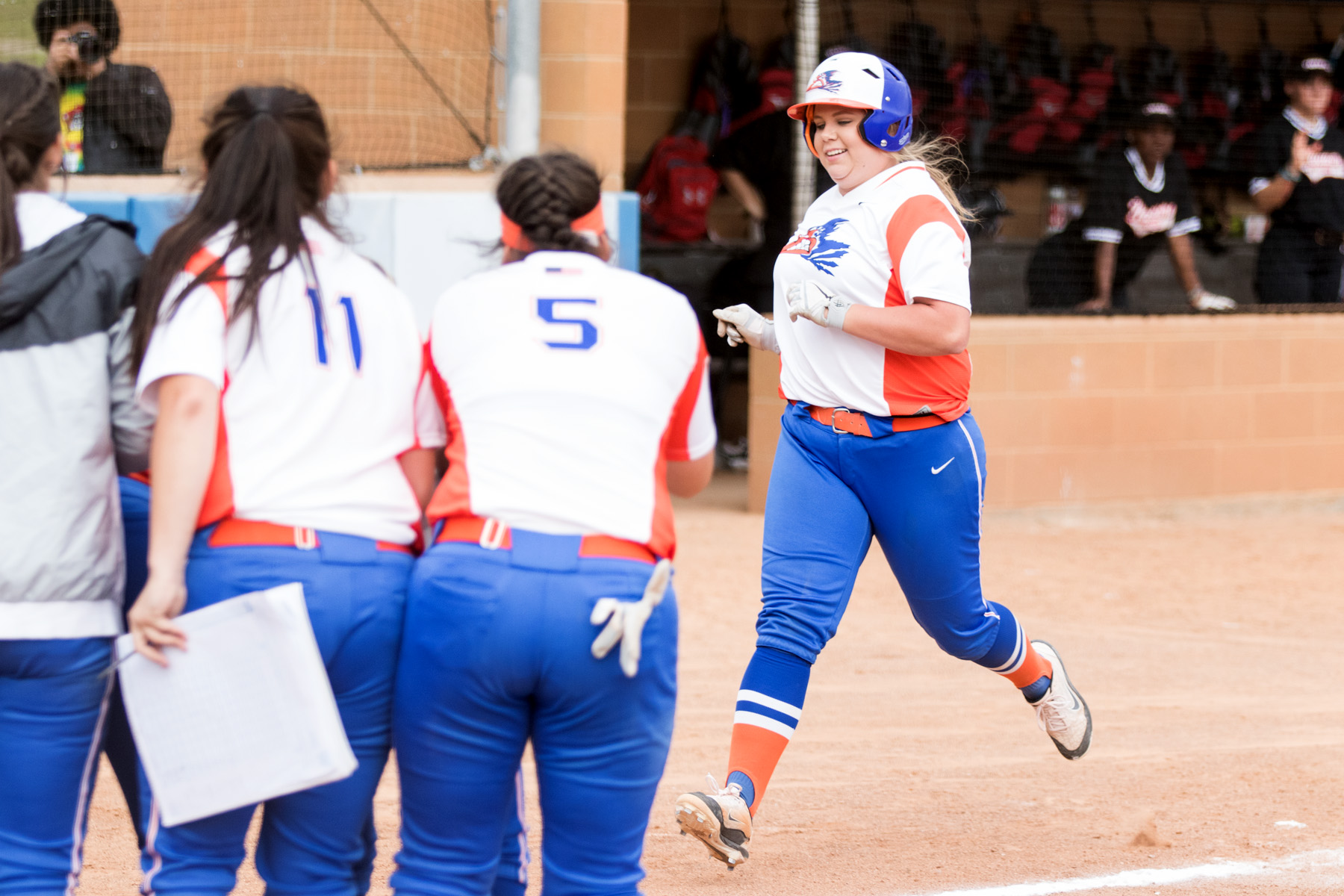 No. 19 Lady Roadrunners Take Two from Navarro Mixon, Fryar Team Up in Pitching Wins