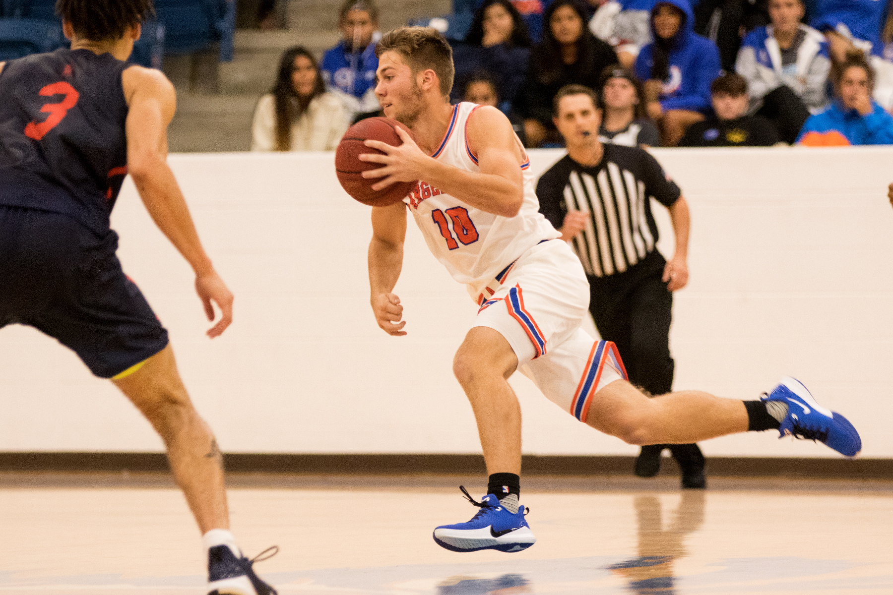 Roadrunners Fall to McLennan College in Season Opener Highlanders Rally Late for Win