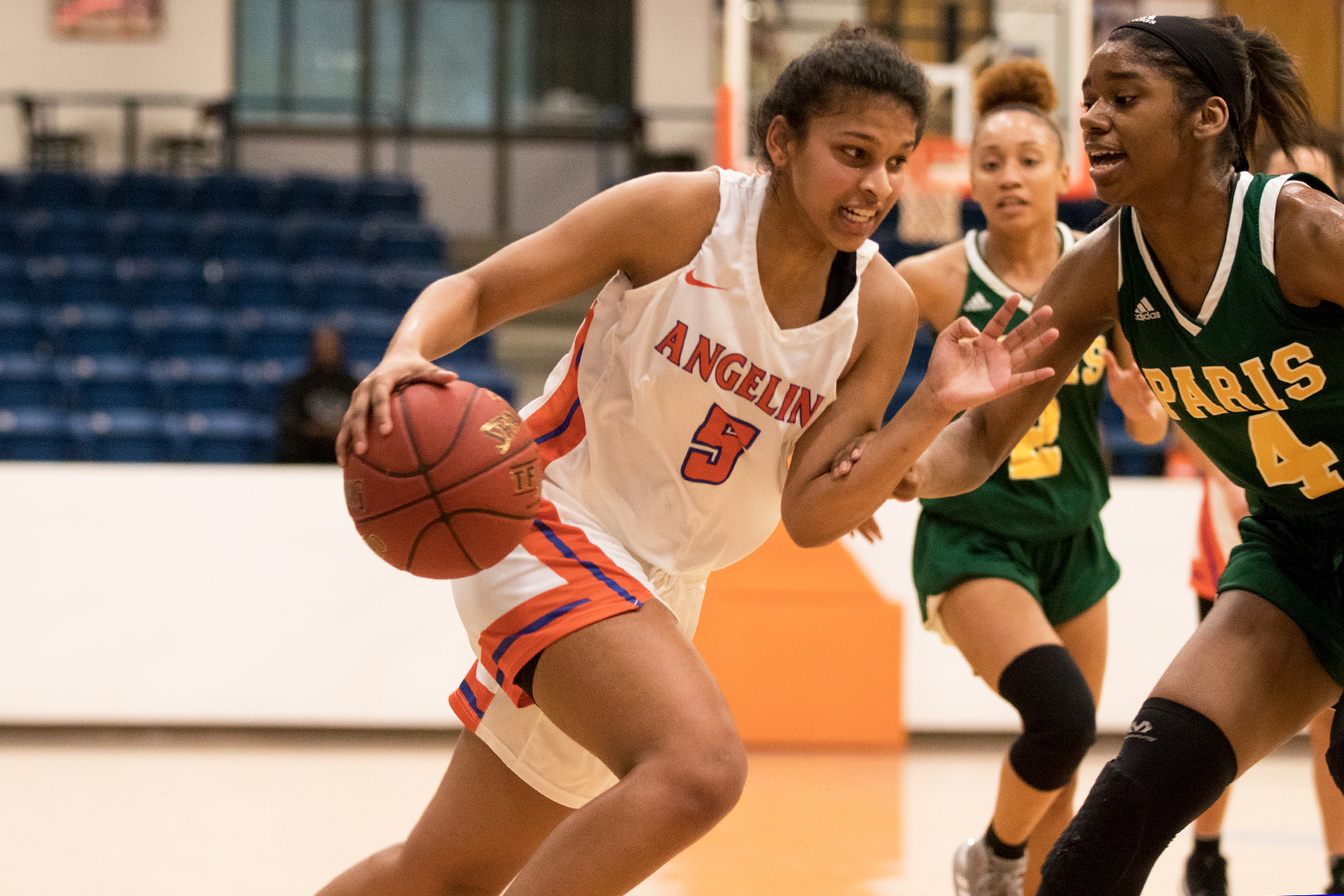 Lady Roadrunners Outrun Paris College Porchia Notches Double-Double in Win