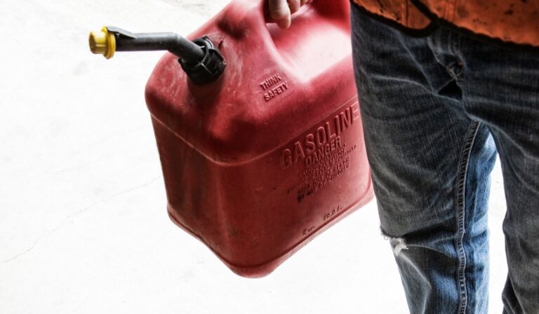 Tips for Fueling up for Outdoor Fall Chores