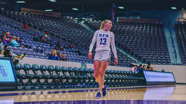 Visscher surpasses 1,000 points as a Ladyjack in Victory