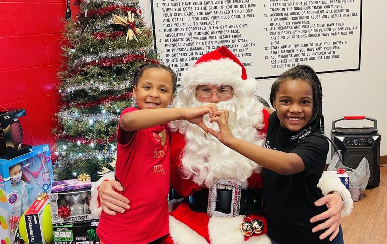 Santa and Georgia-Pacific Deliver Toys to Diboll Boys and Girls Club