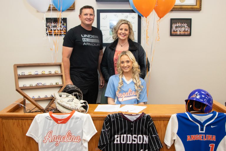 True Grit: Lady Roadrunners Sign Hudson Standout Davis