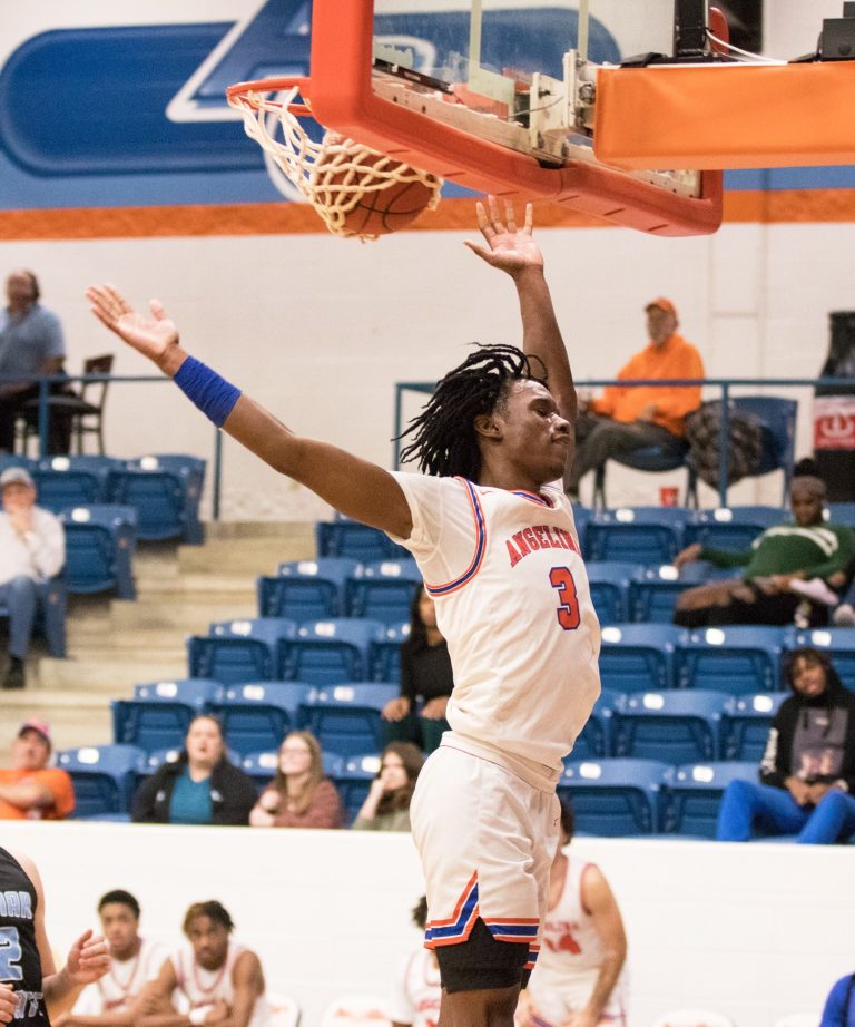 Make it Five Straight: Roadrunners Top Lamar-PA to Extend Streak