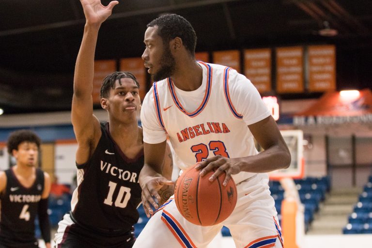 Roadrunners Handled Victoria College