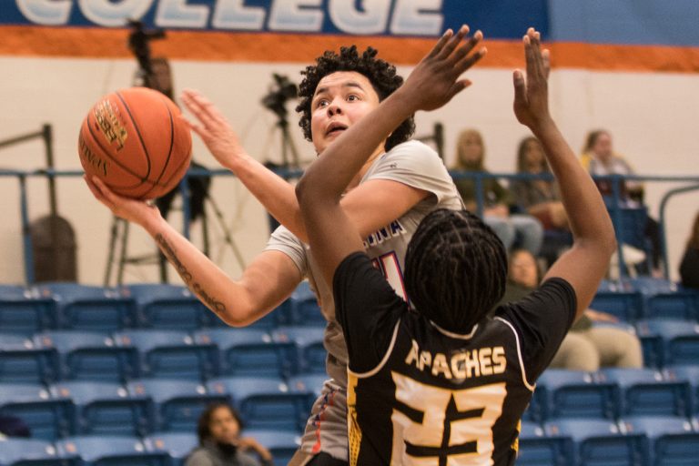 Lady Roadrunners Upset No. 7 Tyler