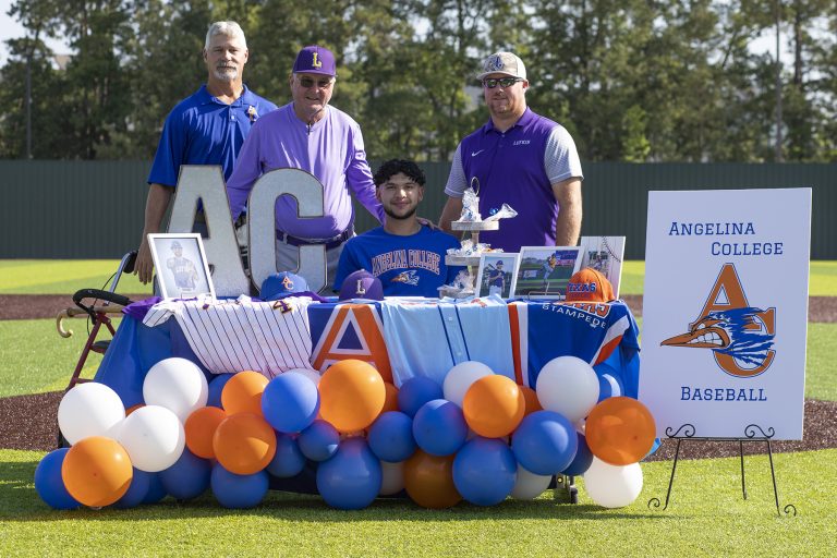 A Habit of Winning: Lufkin’s Ditsworth Signs with Roadrunner Baseball
