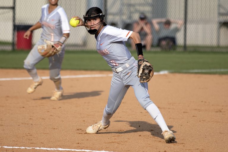 Lady Roadrunners Bounce Back with Shutout Win Over E. Arizona